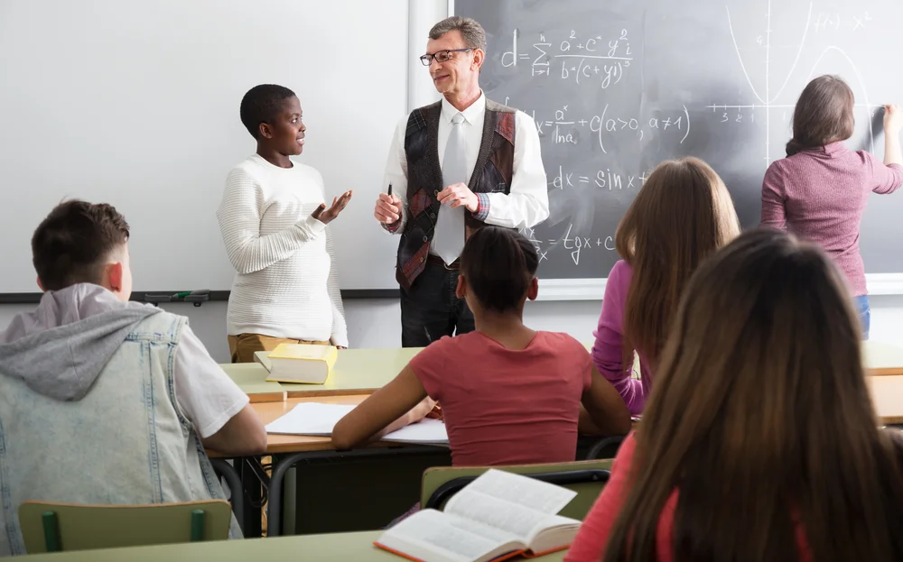 Positive,Teacher,Giving,A,Math,Lesson,In,Front,Of,A